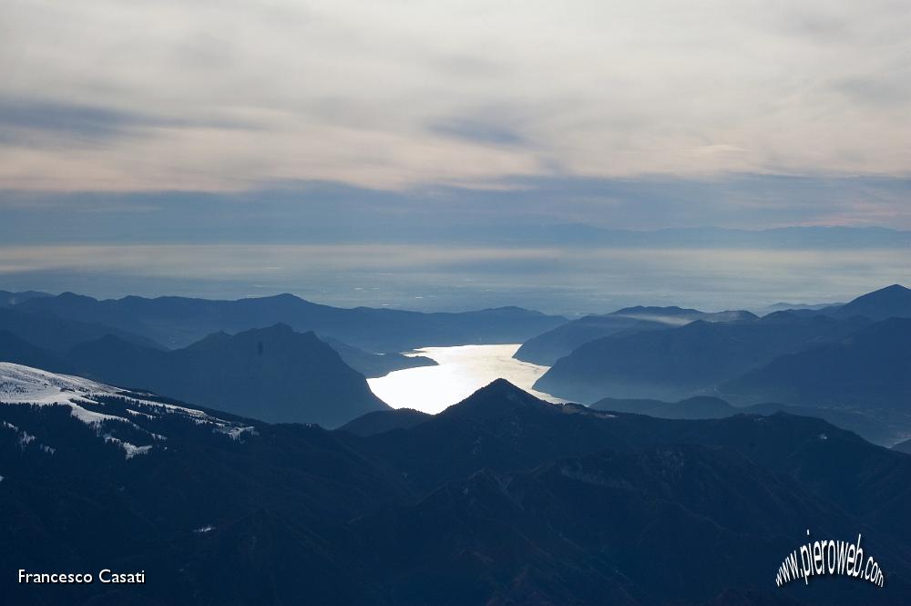 006 Zoom sul lago d'Iseo e gli Appennini.jpg